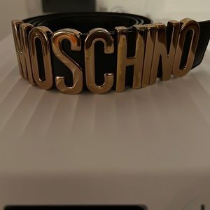 Authentic MOSCHINO
1" Logo Leather Belt